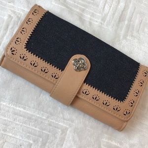 Black and tan wallet